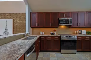 1040 Hatch St, Cincinnati, OH 45202 - Photo 15