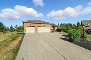 9372 Parkside Dr, Centerville, OH 45458 - Photo 3