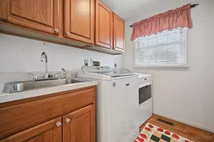 483 Vista Glen Dr, Springdale, OH 45246 - Photo 13