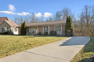 10228 Springbeauty Ln, Springfield Township, OH 45231 - Photo 3