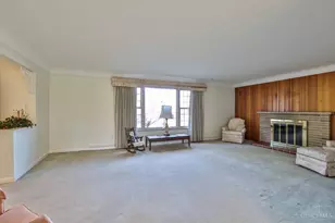 10022 Lakeside Dr, Springfield Township, OH 45231 - Photo 9