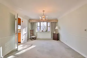 10022 Lakeside Dr, Springfield Township, OH 45231 - Photo 11