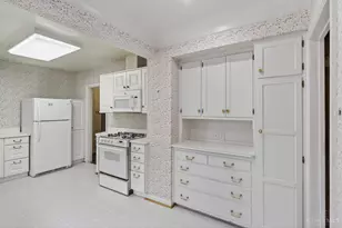 3830 Drakewood Dr, Cincinnati, OH 45209 - Photo 9