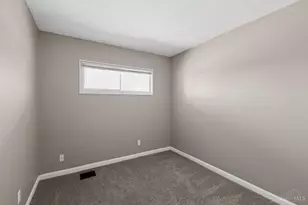 8771 Desoto Dr, Springfield Township, OH 45231 - Photo 11