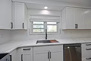 10219 Winstead Ln, Springfield Township, OH 45231 - Photo 7