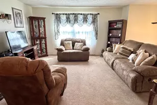 9978 Greenriver Dr, Cincinnati, OH 45231 - Photo 7