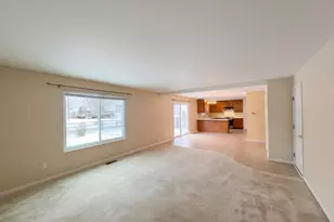 5705 Pepperridge Ct, Hamilton Township, OH 45039 - Photo 9