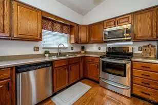 612 Applehill Dr, West Carrollton, OH 45449 - Photo 11