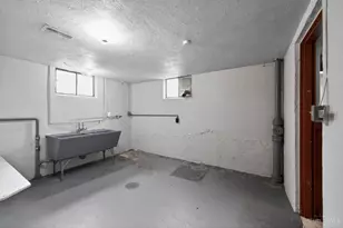 313 Pershing Ave, Lockland, OH 45215 - Photo 31