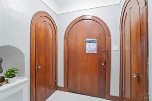 1352 Westminster Dr, Cincinnati, OH 45229 - Photo 3