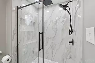 1352 Westminster Dr, Cincinnati, OH 45229 - Photo 25