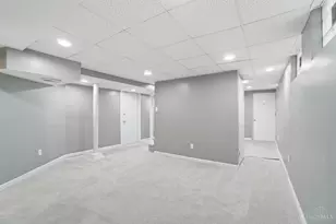 1352 Westminster Dr, Cincinnati, OH 45229 - Photo 33