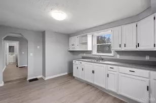 1637 Waverly Ave, Cincinnati, OH 45214 - Photo 7