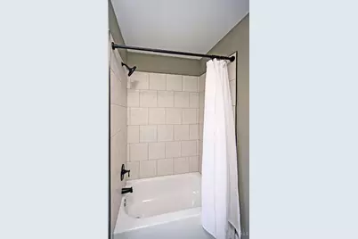 1933 Hewitt Avenue, Cincinnati, OH 45207 - Photo 25