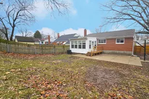 1055 Hempstead Dr, Springfield Township, OH 45231 - Photo 27