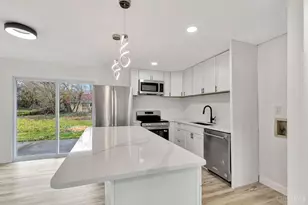 8719 Hood Ct, Springfield Township, OH 45231 - Photo 11