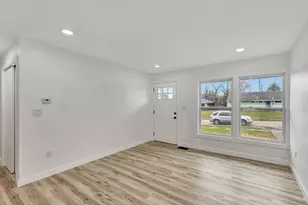 8719 Hood Ct, Springfield Township, OH 45231 - Photo 5