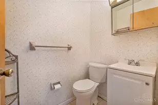 9369 Ranchill Dr, Cincinnati, OH 45231 - Photo 15