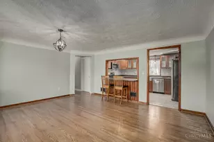 565 Sonny Ln, Union Township, OH 45244 - Photo 9