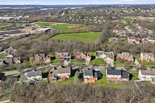 7527 Providence Woods Ct, West Chester, OH 45069 - Photo 3