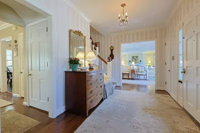 2833 Grandin Hollow Lane, Cincinnati, OH 45208 - Photo 5