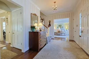 2833 Grandin Hollow Ln, Cincinnati, OH 45208 - Photo 5