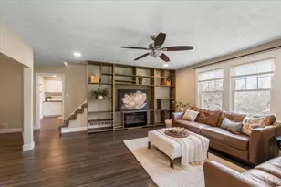 1904 Hunt Rd, Reading, OH 45215 - Photo 5