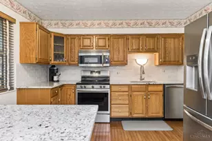 1407 Graymont Ct, Springfield Township, OH 45240 - Photo 13