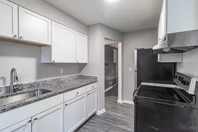 877 Oakfield Avenue, Cincinnati, OH 45224 - Photo 9