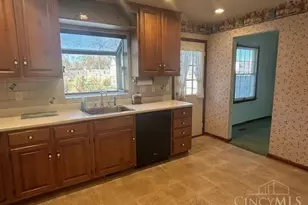 1944 Creswell Dr, Springfield Township, OH 45240 - Photo 7