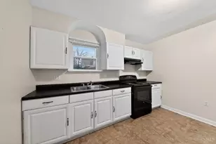 1166 Groesbeck Rd, Cincinnati, OH 45224 - Photo 15