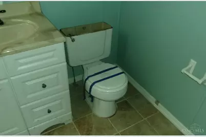 104 Country Way Lane, Franklin Township, OH 45106 - Photo 9