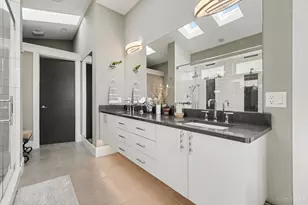 5971 Woodland Ln, Columbia Township, OH 45227 - Photo 11