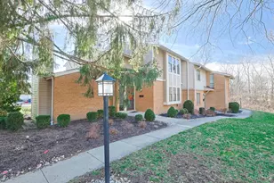 18 Oakwood Ct, Springdale, OH 45246 - Photo 3