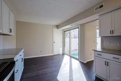 18 Oakwood Court, Springdale, OH 45246 - Photo 17