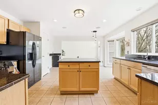 242 County Down Ln, Loveland, OH 45140 - Photo 15