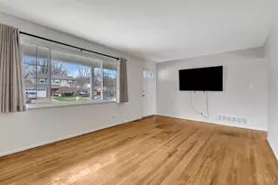 1748 Hilltree Dr, Anderson Township, OH 45255 - Photo 3