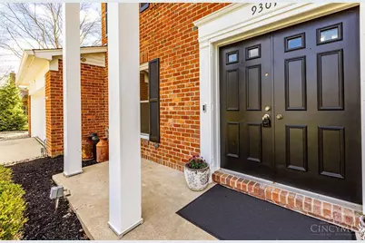 9301 Sunderland Way, West Chester, OH 45069 - Photo 3