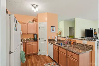 5401 Michelles Oak Court #E, Green Township, OH 45238 - Photo 11