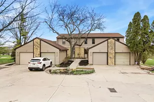 5196 Putters Cir, West Chester, OH 45069 - Photo 1