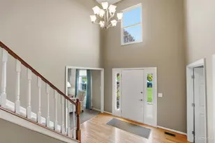 452 Windfern Forest Ln, Union Township, OH 45244 - Photo 5