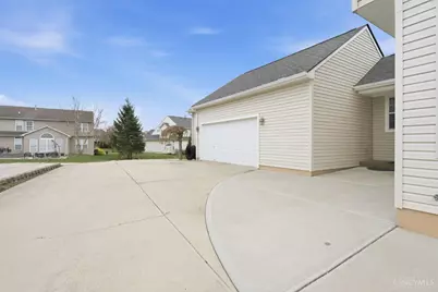 299 Village Park Drive, Lebanon, OH 45036 - Photo 7