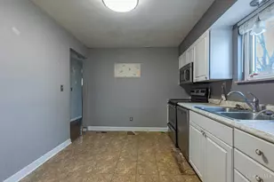 1725 Guise Ct, Reading, OH 45215 - Photo 7