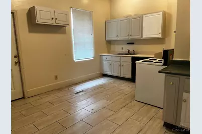 241 E University Avenue, Cincinnati, OH 45219 - Photo 3