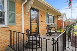 5592 Sprucewood Dr, Green Township, OH 45239 - Photo 3