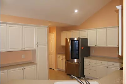 1392 Cotswold Drive, Hamilton, OH 45013 - Photo 9