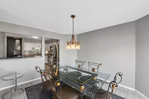 9321 Hunters Creek Dr, Blue Ash, OH 45242 - Photo 11