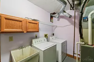 9321 Hunters Creek Dr, Blue Ash, OH 45242 - Photo 43