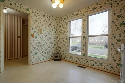 1049 Stratford Court, Loveland, OH 45140 - Photo 7