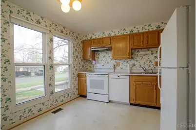 1049 Stratford Court, Loveland, OH 45140 - Photo 5